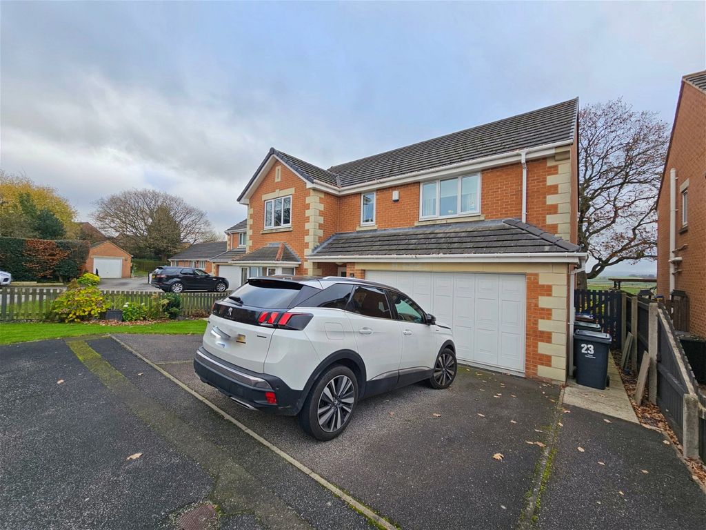 4 bed detached house for sale in Woodvale Close, Higham, Barnsley S75, £475,000