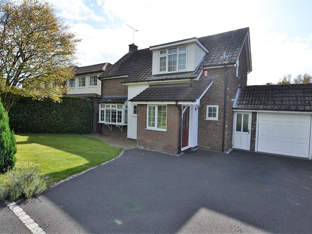 3 bed detached house for sale in Chester Road, Holmes Chapel, Crewe CW4, £425,000