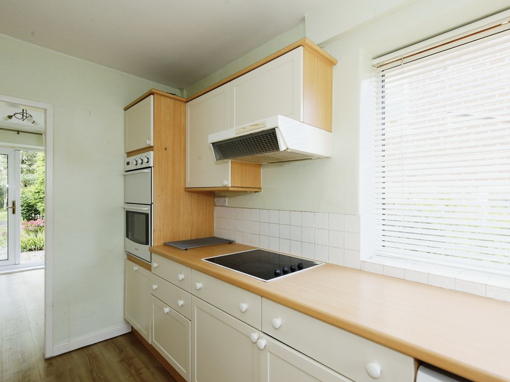 3 bed end terrace house for sale in Elm Crescent, Alderley Edge SK9, £350,000