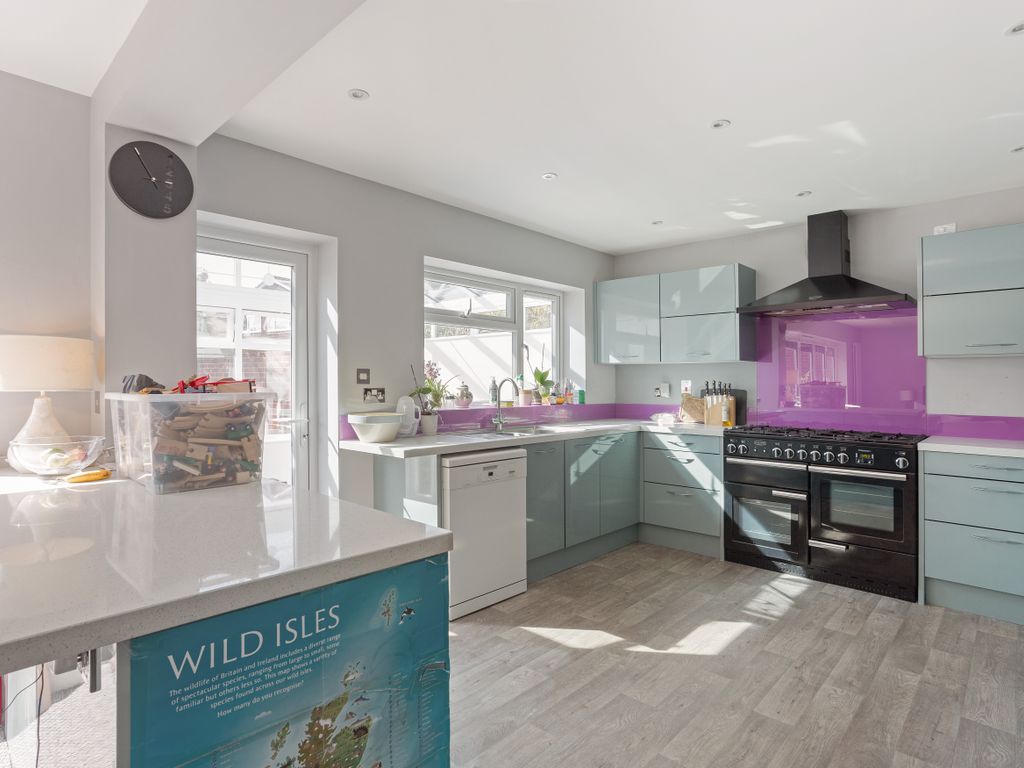 4 bed detached house for sale in Quantock Close, Reading RG10, £675,000