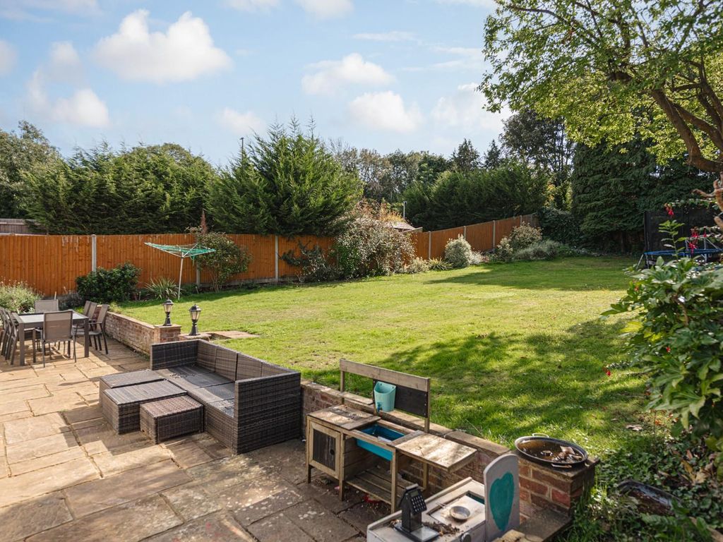 4 bed detached house for sale in Burgh Wood, Banstead SM7, £1,000,000