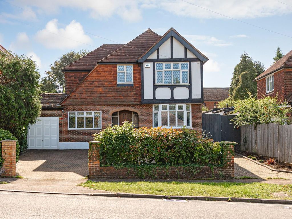 4 bed detached house for sale in Burgh Wood, Banstead SM7, £1,000,000