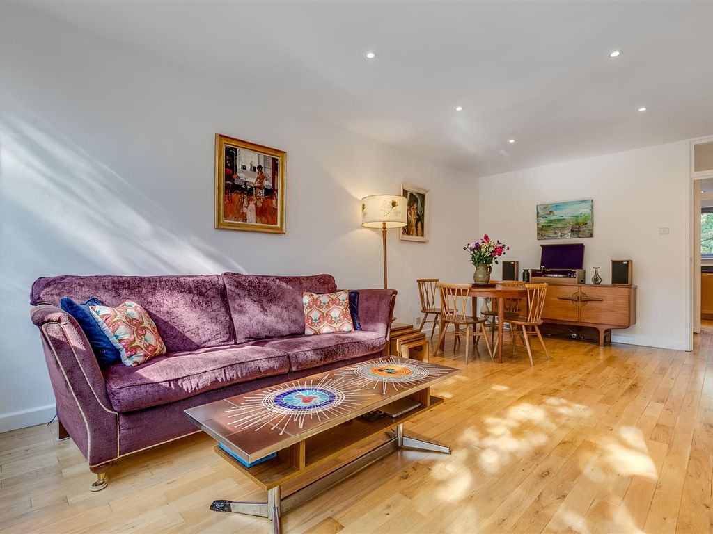 5 bed property for sale in Claudia Place, London SW19, £1,000,000