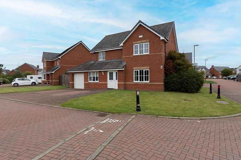 5 bed detached house for sale in Lindsay Circus, Rosewell EH24, £420,000