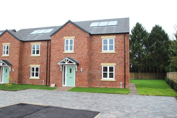 4 bed detached house to rent in High View, Parkway, Brown Edge ST6, £1,600 pcm