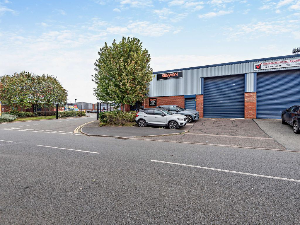 Industrial to let in Unit 38 Phoenix Industrial Estate, Charles Street, West Bromwich B70, £16,400 pa