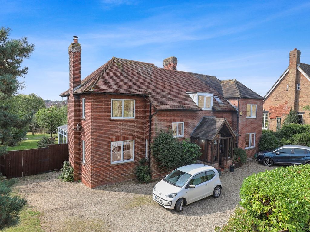 4 bed detached house for sale in Colchester Road, Halstead, Halstead CO9, £575,000