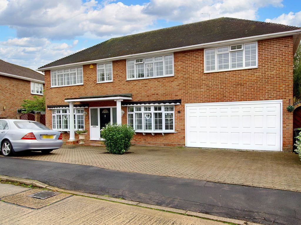 4 bed detached house for sale in Kings Way, South Woodham Ferrers, Chelmsford CM3, £700,000