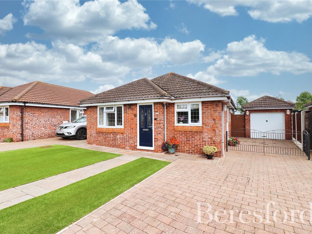 3 bed bungalow for sale in Wick Farm Road, St. Lawrence CM0, £475,000