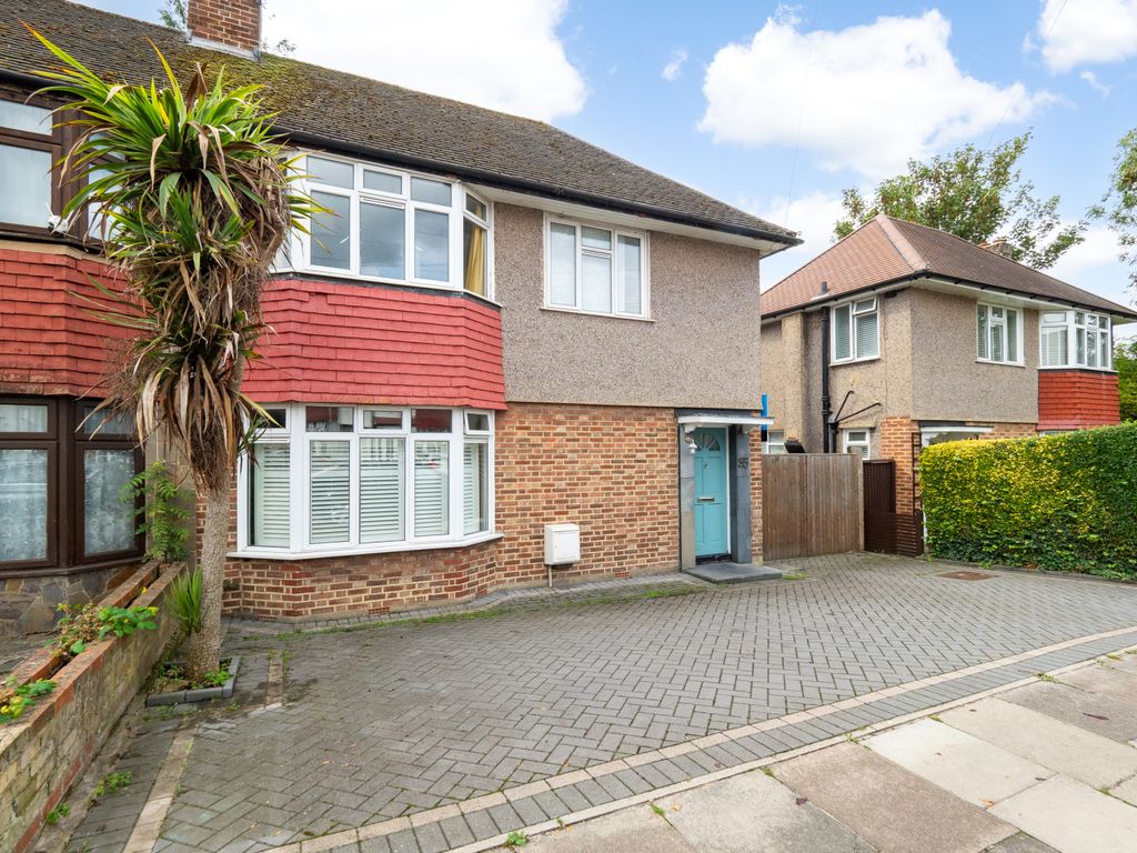 3 bed end terrace house for sale in Garth Road, Morden SM4, £500,000