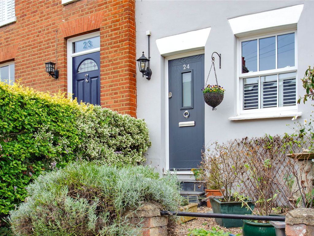 2 bed terraced house for sale in Ickleford Road, Hitchin, Hertfordshire SG5, £450,000