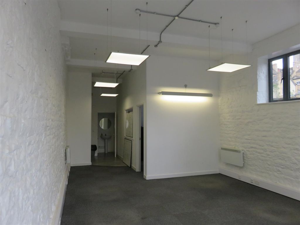 Office to let in Cobblestone Yard, Stamford PE9, £15,000 pa