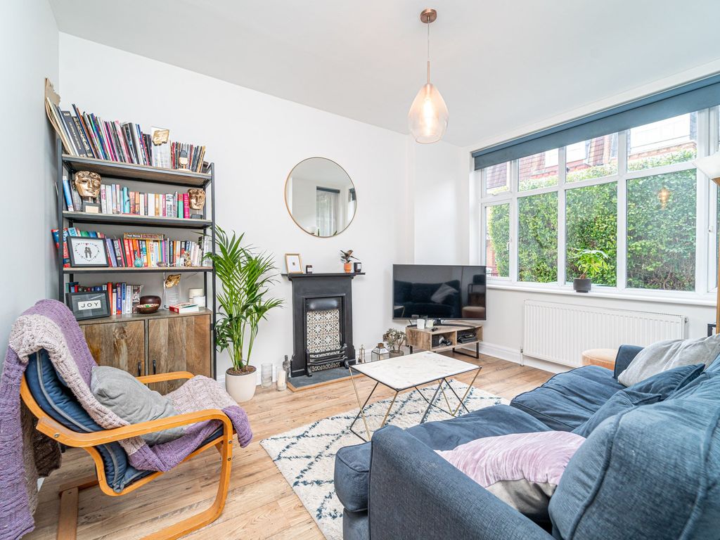 1 bed flat for sale in Hampden Road, London N8, £375,000