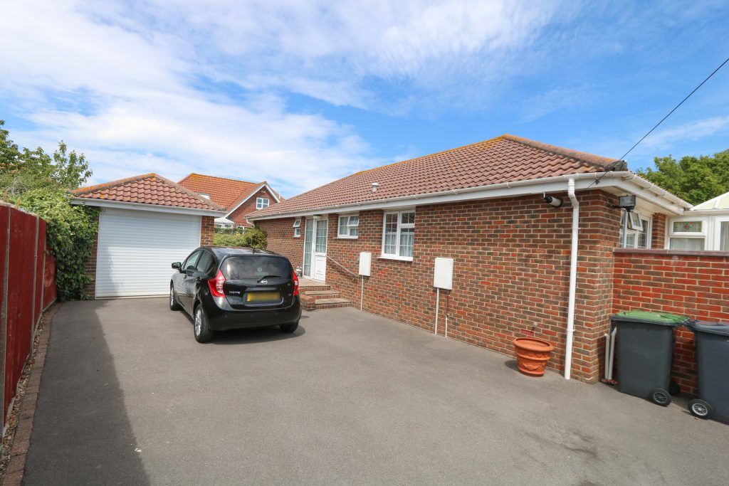 3 bed detached bungalow for sale in Nutbourne Road, Hayling Island PO11, £425,000