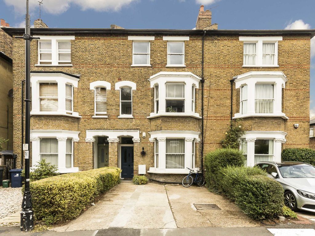 2 bed flat for sale in The Park, London W5, £425,000