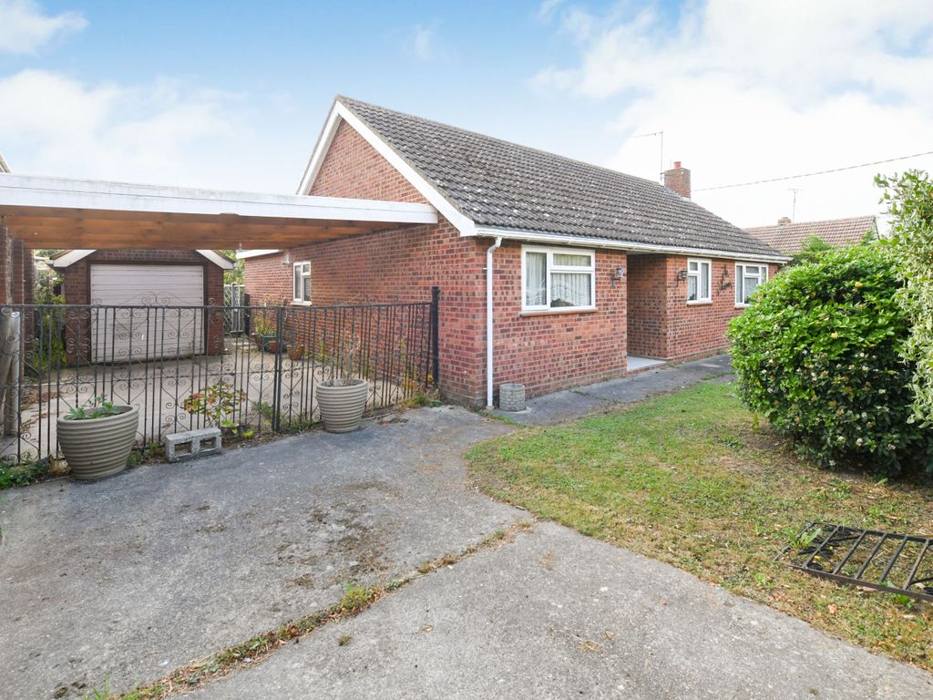 3 bed bungalow for sale in Mountview Crescent, St. Lawrence, Southminster, Essex CM0, £400,000