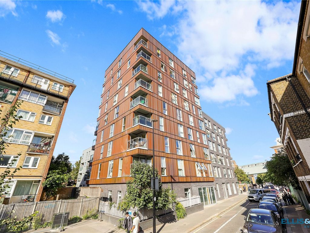 3 bed flat for sale in Old Bethnal Green Road, London E2, £820,000