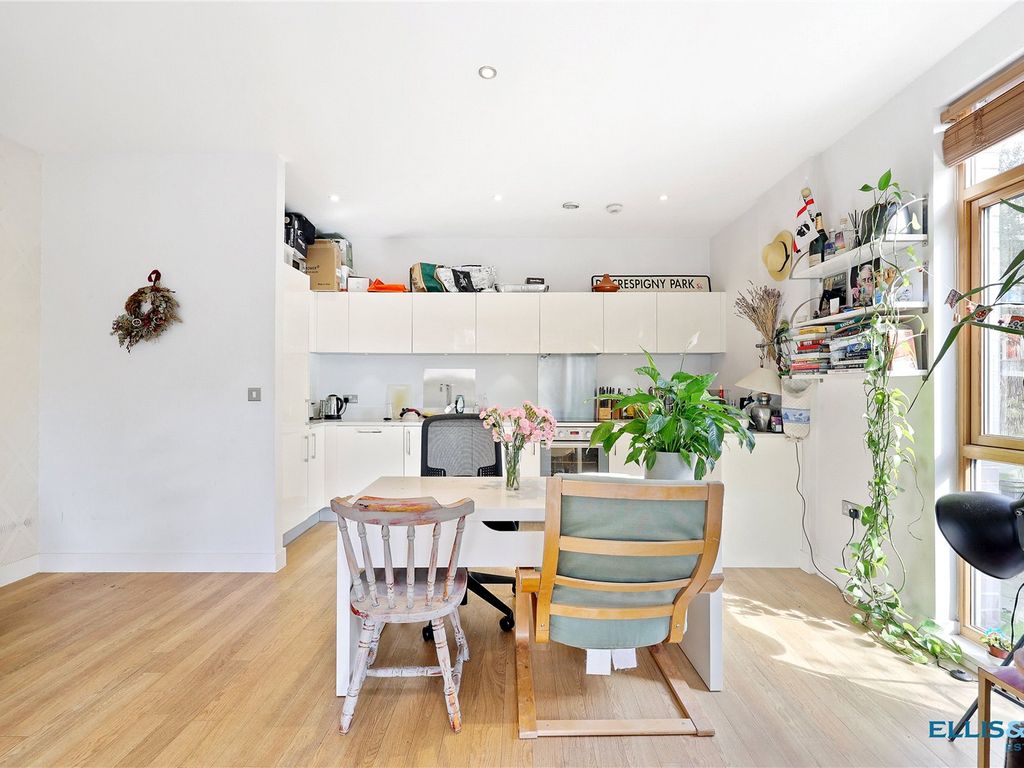 3 bed flat for sale in Old Bethnal Green Road, London E2, £820,000