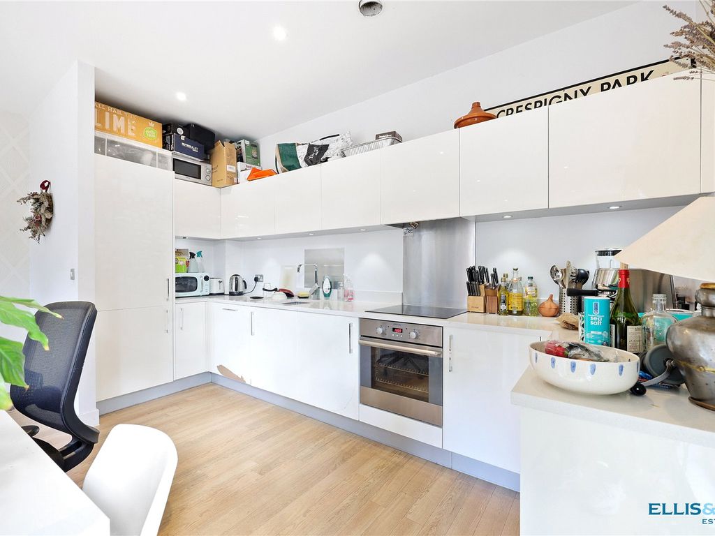 3 bed flat for sale in Old Bethnal Green Road, London E2, £820,000