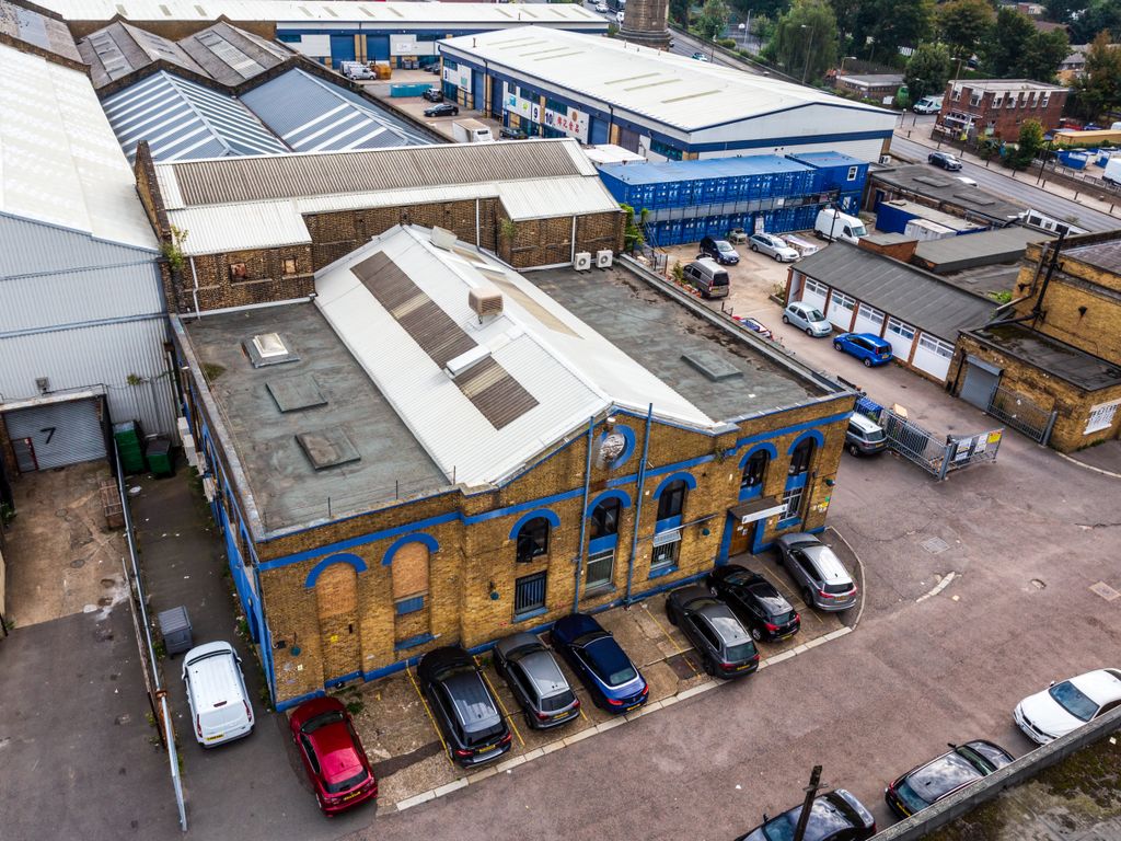 Warehouse to let in Woolwich Church Street, London SE18, Non quoting