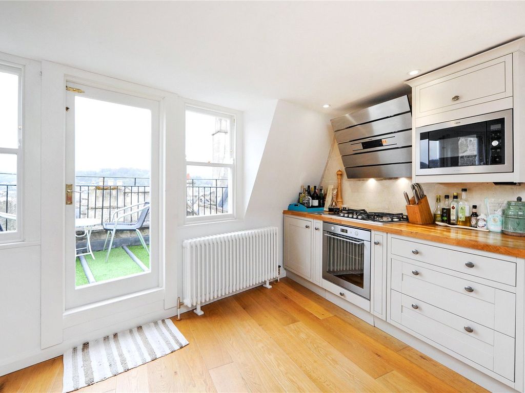 2 bed flat for sale in The Circus, Bath BA1, £695,000