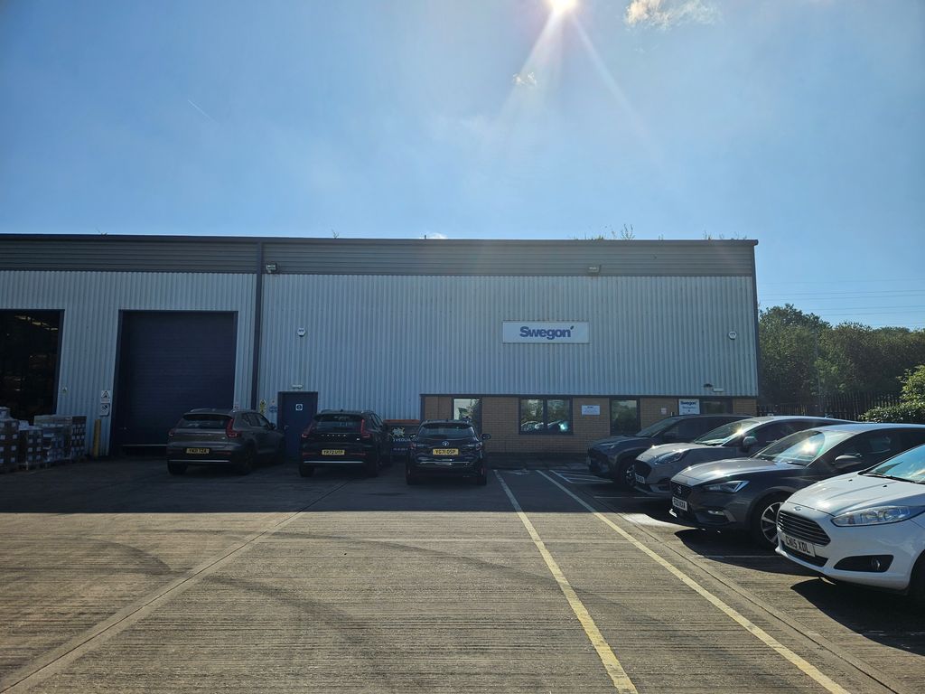 Industrial to let in Interlink Way South, Coalville LE67, £75,000 pa