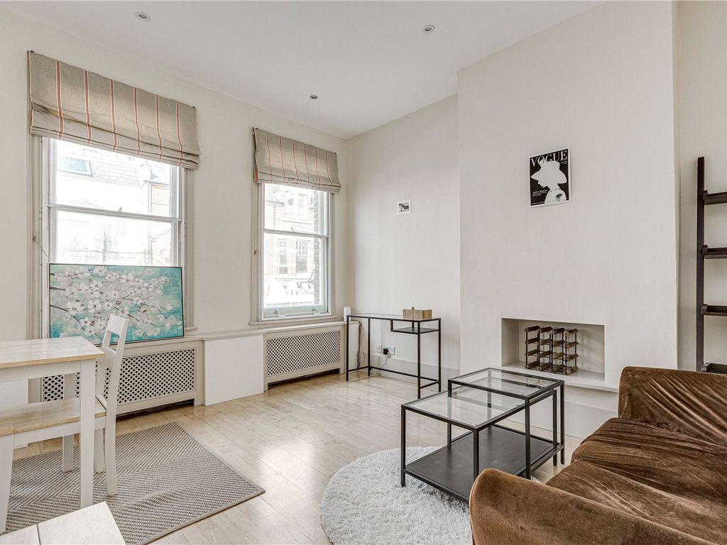 1 bed flat for sale in New Kings Road, Parsons Green SW6, £475,000
