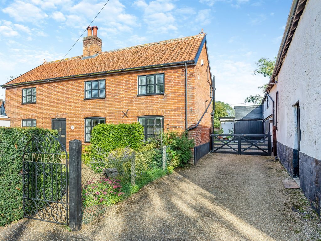 4 bed detached house for sale in The Street, Great Hockham, Thetford IP24, £650,000