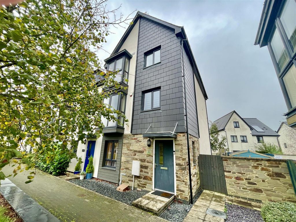 4 bed end terrace house for sale in Piper Street, Plymouth PL6, £350,000