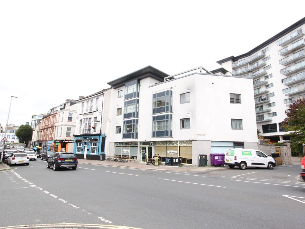 2 bed flat to rent in North Street, Plymouth PL4, £1,050 pcm