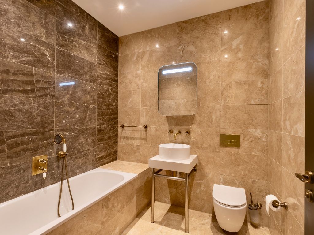 2 bed flat for sale in Brampton Grove, London NW4, £600,000