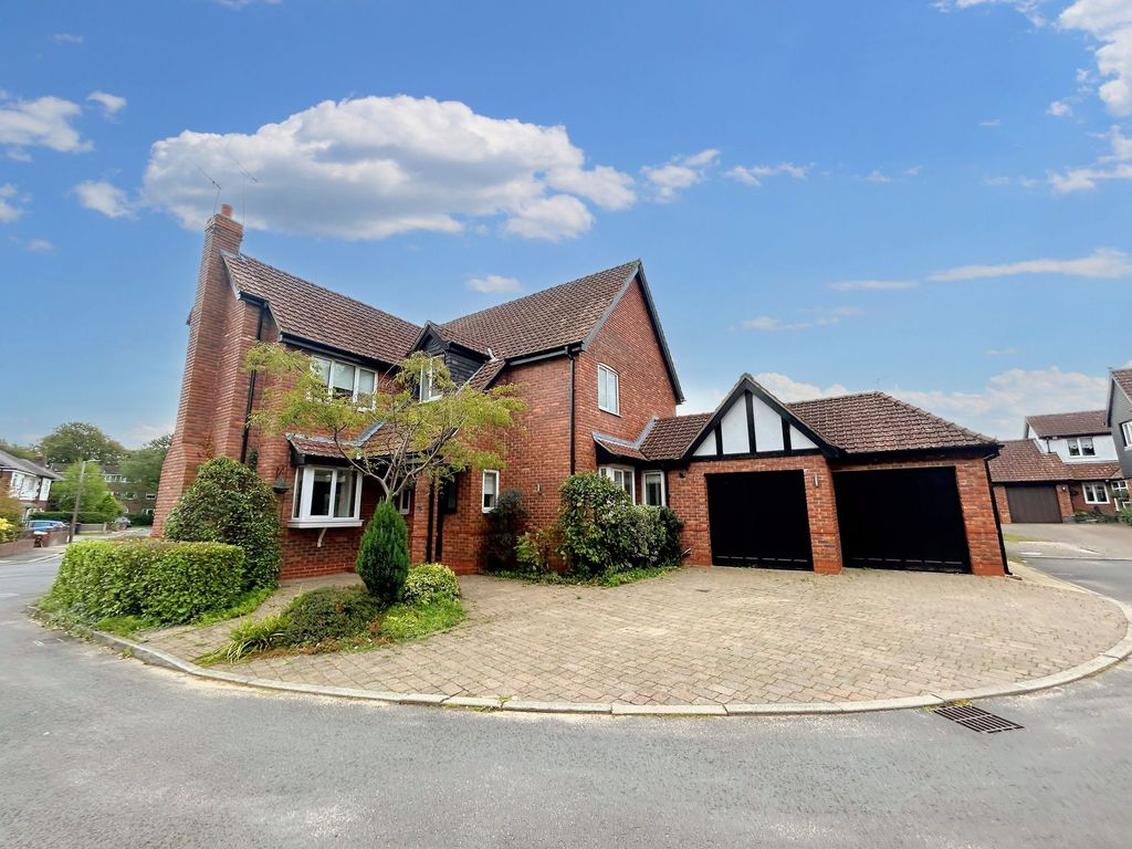 5 bed detached house to rent in The Walled Garden, Swinton M27, £2,750 pcm