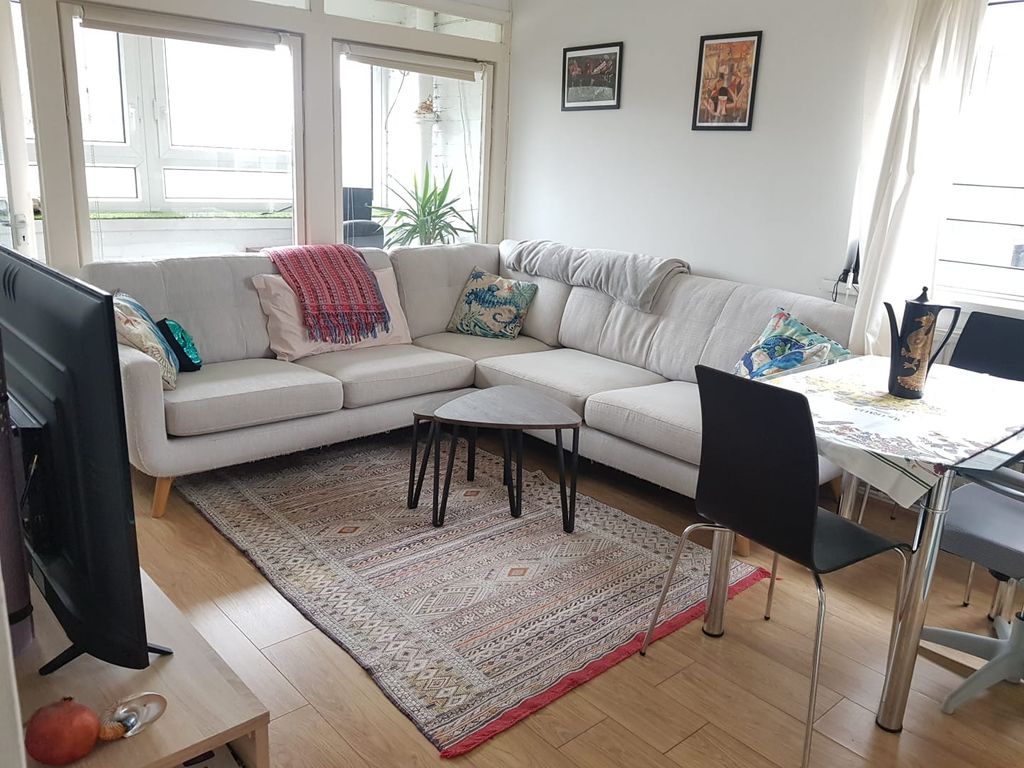 1 bed flat for sale in Buxton Street, Brick Lane/Aldgate East E1, £340,000