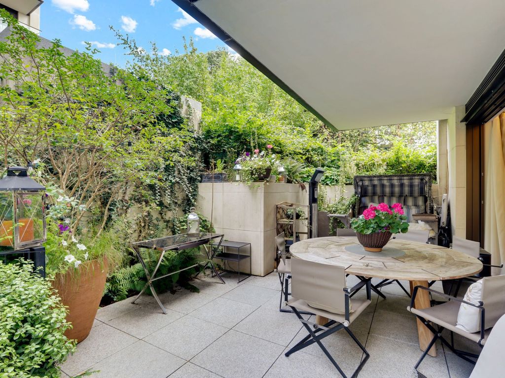 3 bed flat for sale in Campden Hill, London W8, £8,250,000