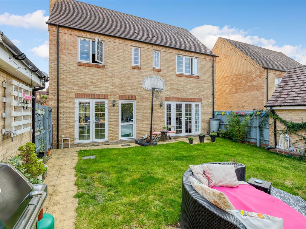 3 bed detached house for sale in Chervil Road, Stotfold SG5, £495,000