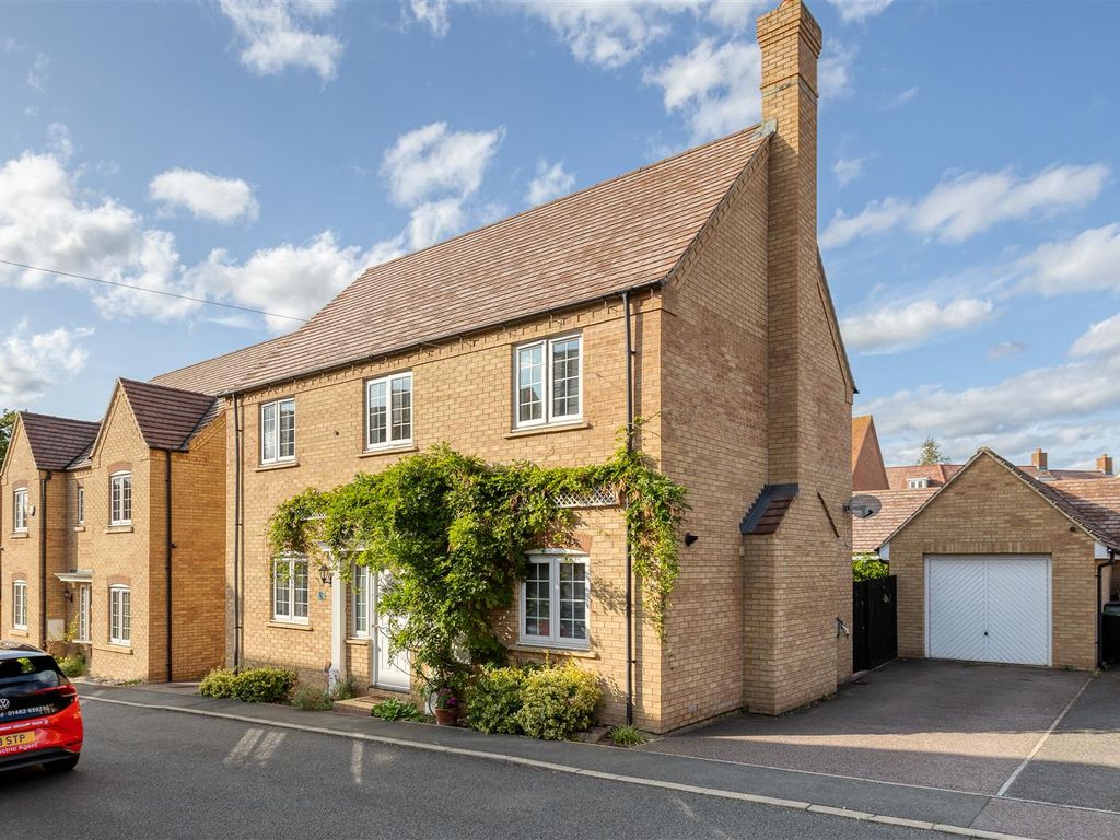 3 bed detached house for sale in Chervil Road, Stotfold SG5, £495,000