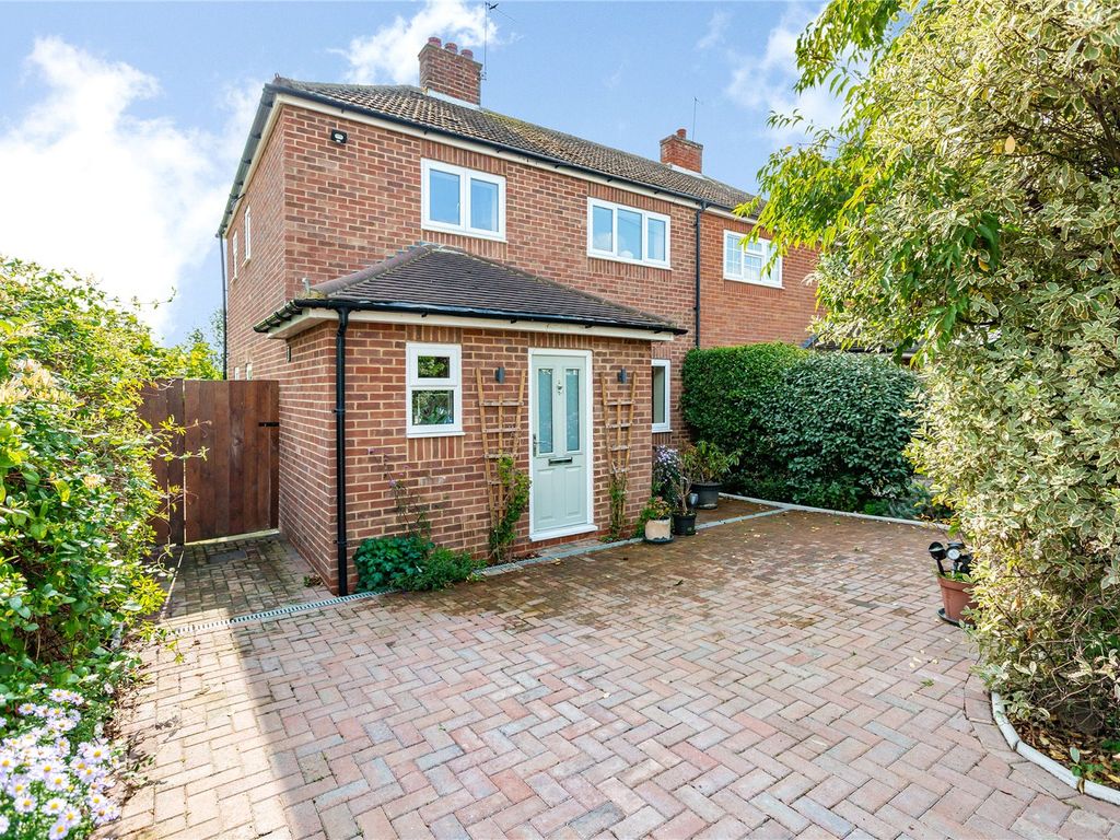 3 bed semi-detached house for sale in Meadow Road, Rettendon Common, Chelmsford, Essex CM3, £425,000