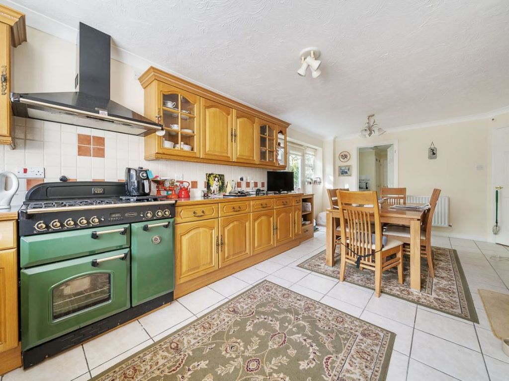 4 bed detached house for sale in Lucas Court, Biddenham, Bedford MK40, £695,000