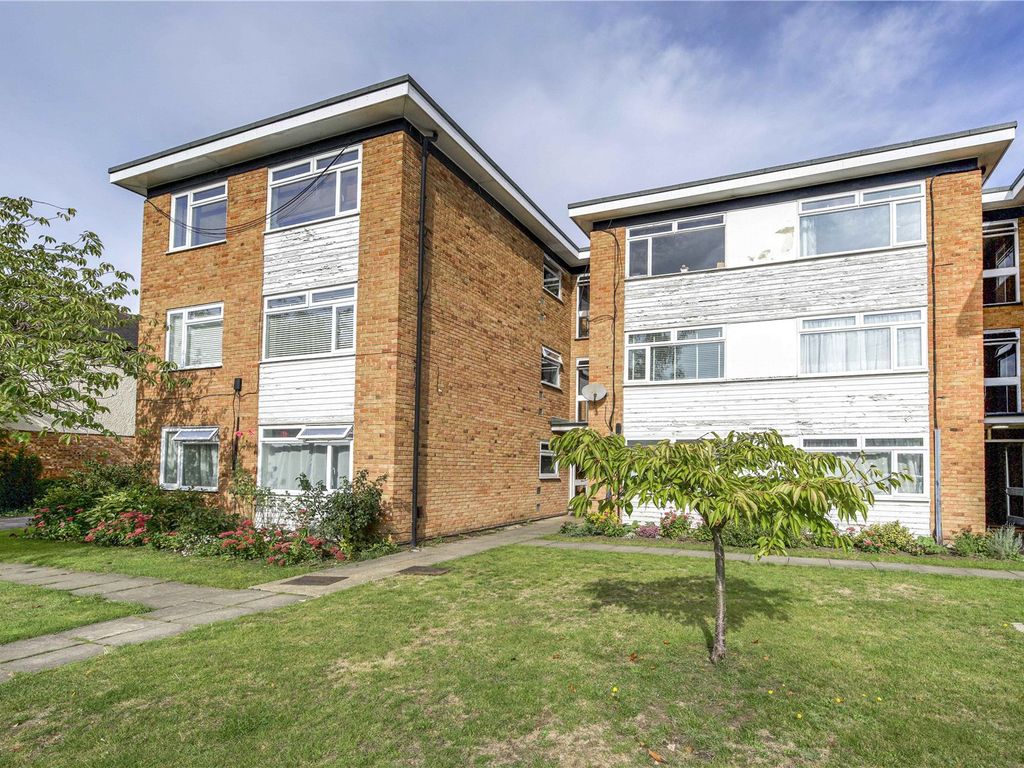 2 bed flat for sale in Coppers Mead, Sycamore Grove, New Malden KT3, £400,000