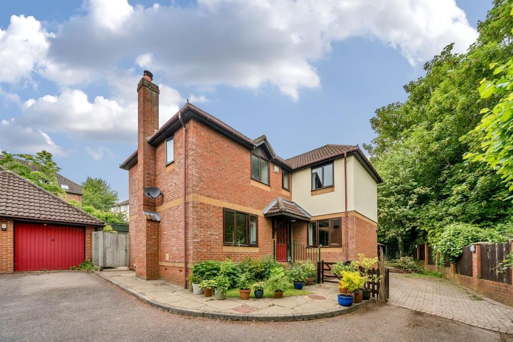 4 bed detached house for sale in High Wycombe, Buckinghamshire HP13, £580,000