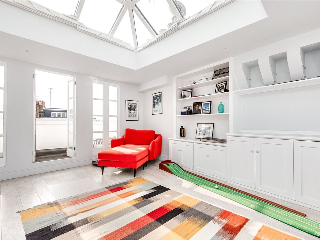 4 bed maisonette for sale in New Kings Road, Fulham Broadway SW6, £1,400,000