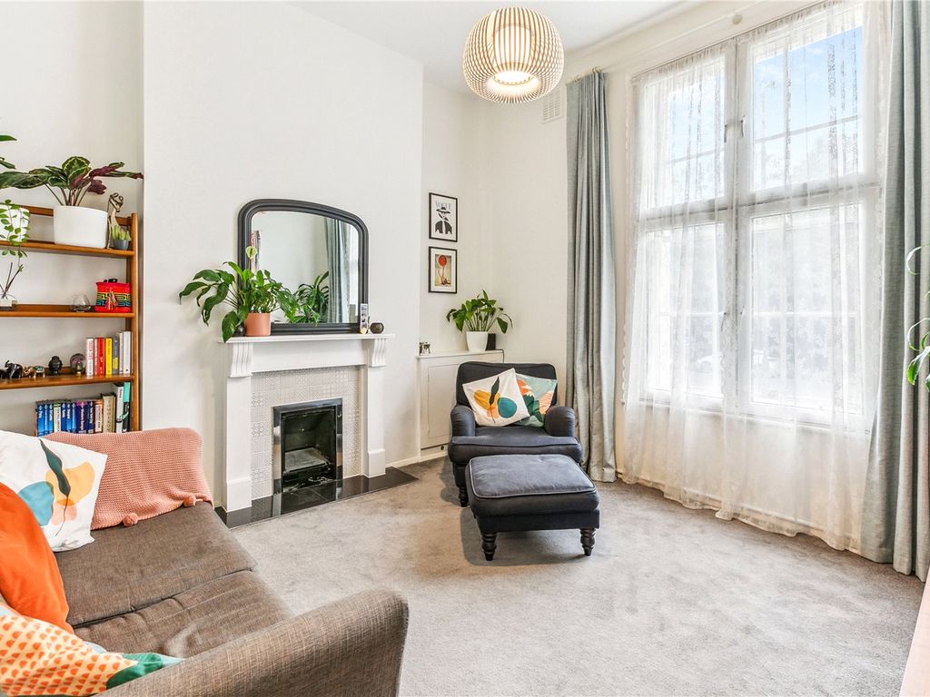 1 bed flat for sale in Parkhurst Road, London N7, £400,000