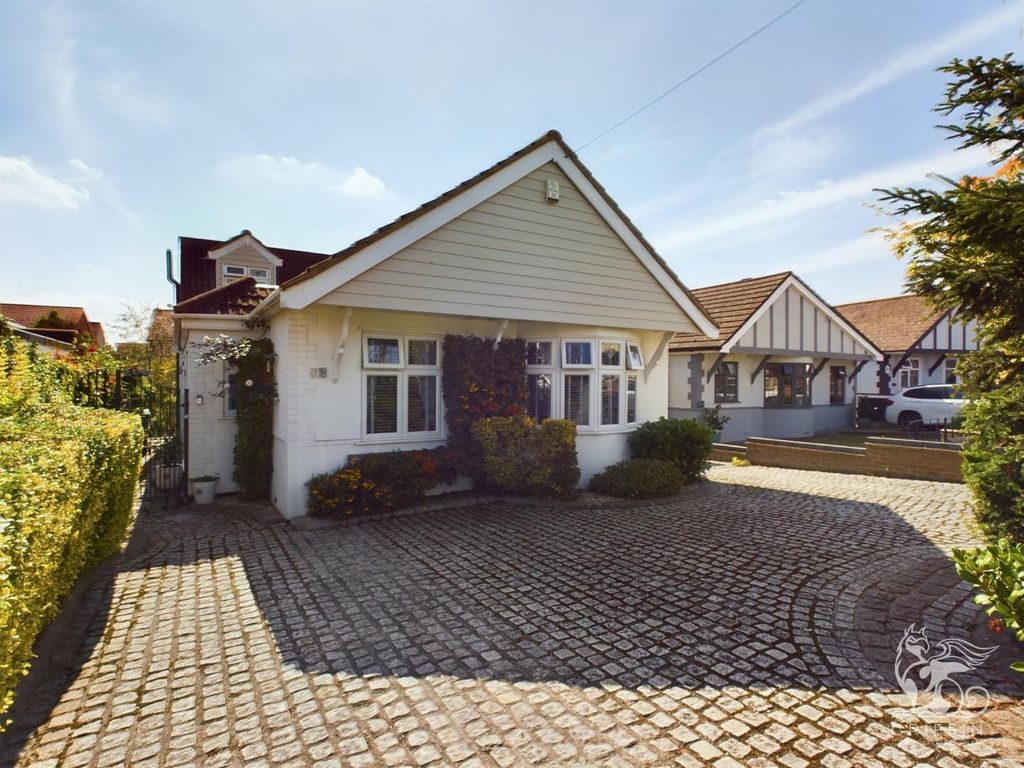 4 bed detached bungalow for sale in Oxford Road, Stanford-Le-Hope SS17, £550,000