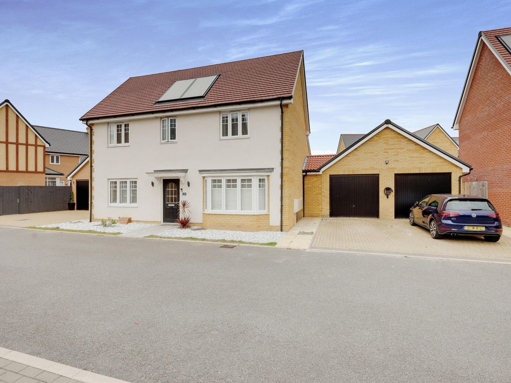 4 bed detached house for sale in Anne Close, Rochford SS4, £625,000