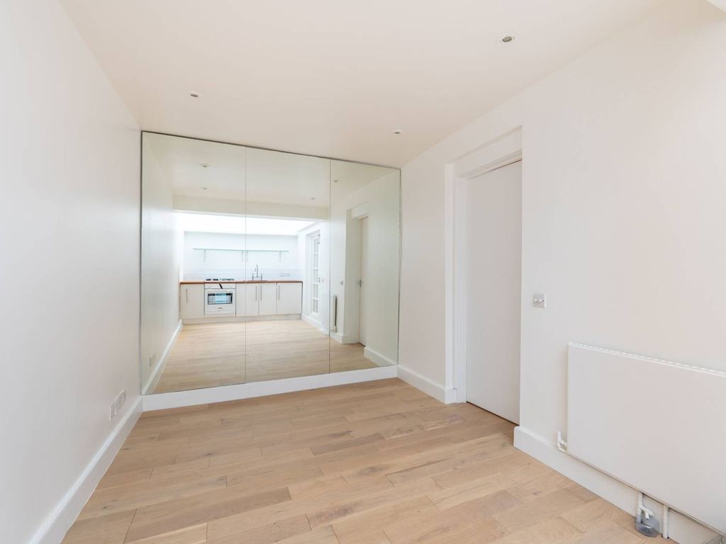 2 bed maisonette for sale in Westbourne Park Road, Westbourne Park, London W11, £725,000