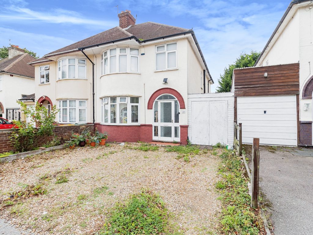 4 bed semi-detached house for sale in Gloucester Road, Bedford MK42, £390,000