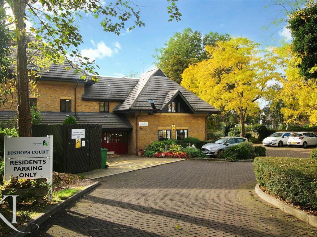 1 bed flat for sale in Bishops Court, Churchgate, Cheshunt, Waltham Cross EN8, £95,000