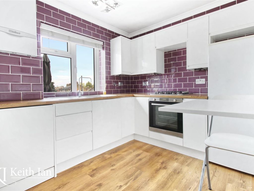 1 bed flat for sale in Clayton Parade, Turners Hill, Cheshunt, Waltham Cross EN8, £195,000