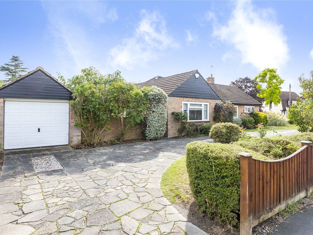 3 bed detached bungalow for sale in Rowan Walk, Hornchurch RM11, £800,000