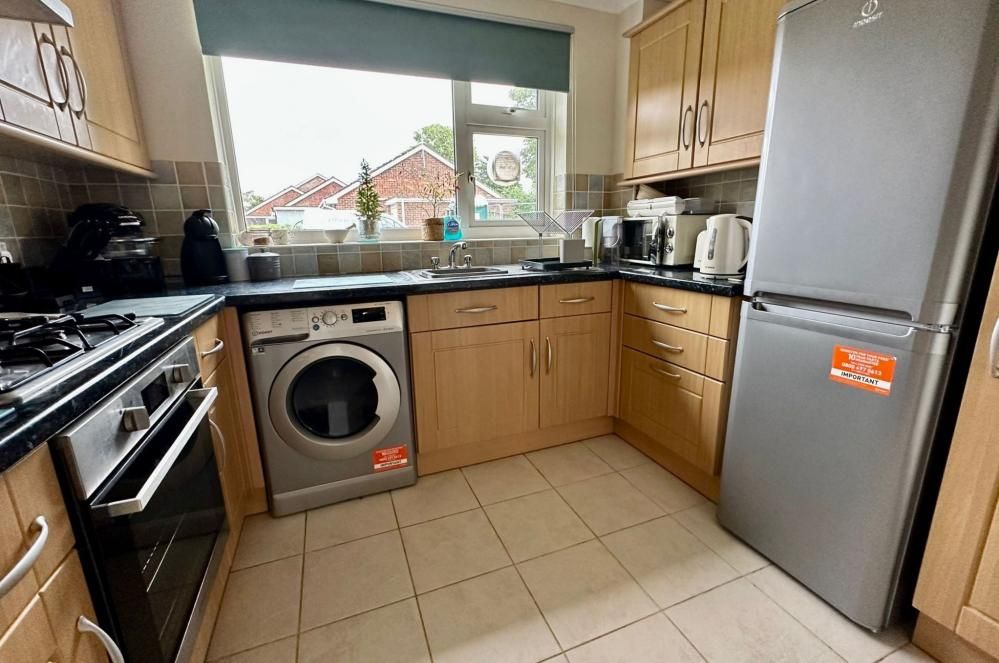 3 bed end terrace house for sale in Kingsfield, Ringwood BH24, £375,000